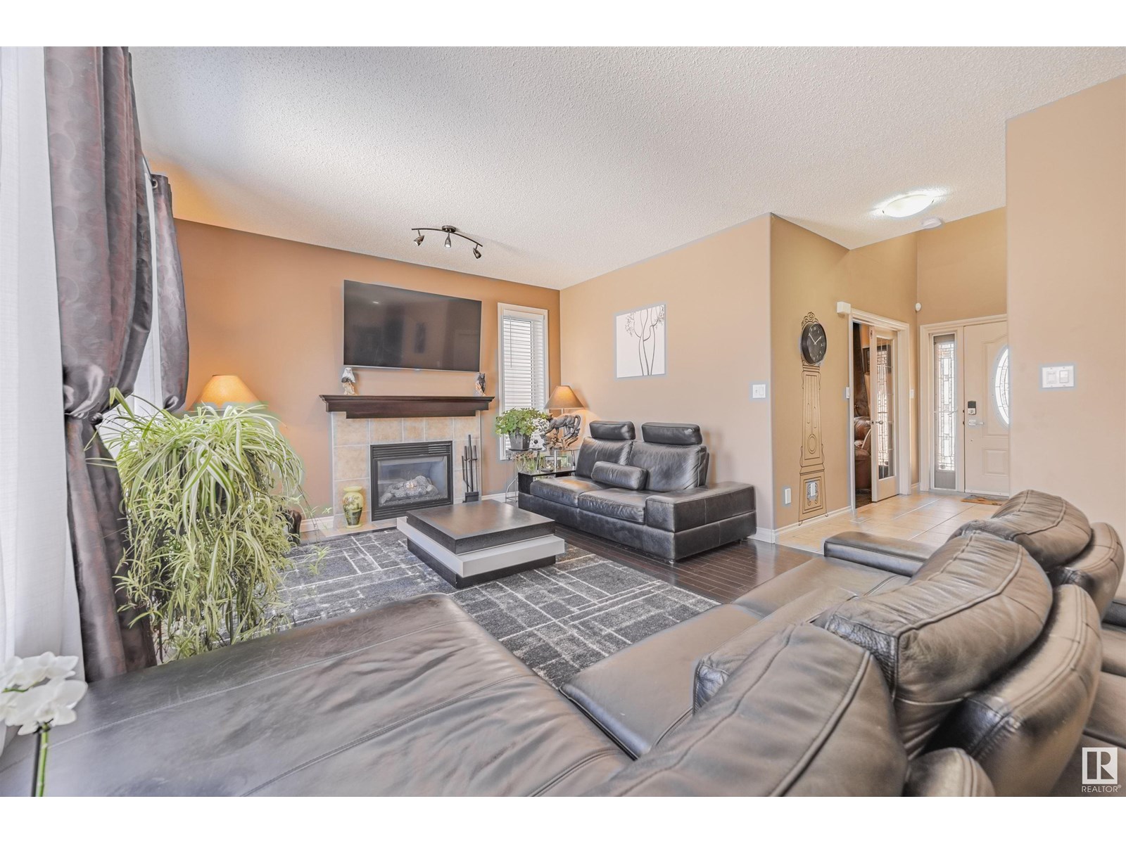 Photo 10 of 57 Homestead Crescent Nw, Edmonton AB