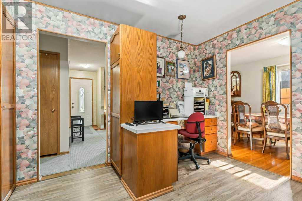 Single Family House Bungalow for Sale in  Hunterbow Crescent NW Huntington Hills Calgary 