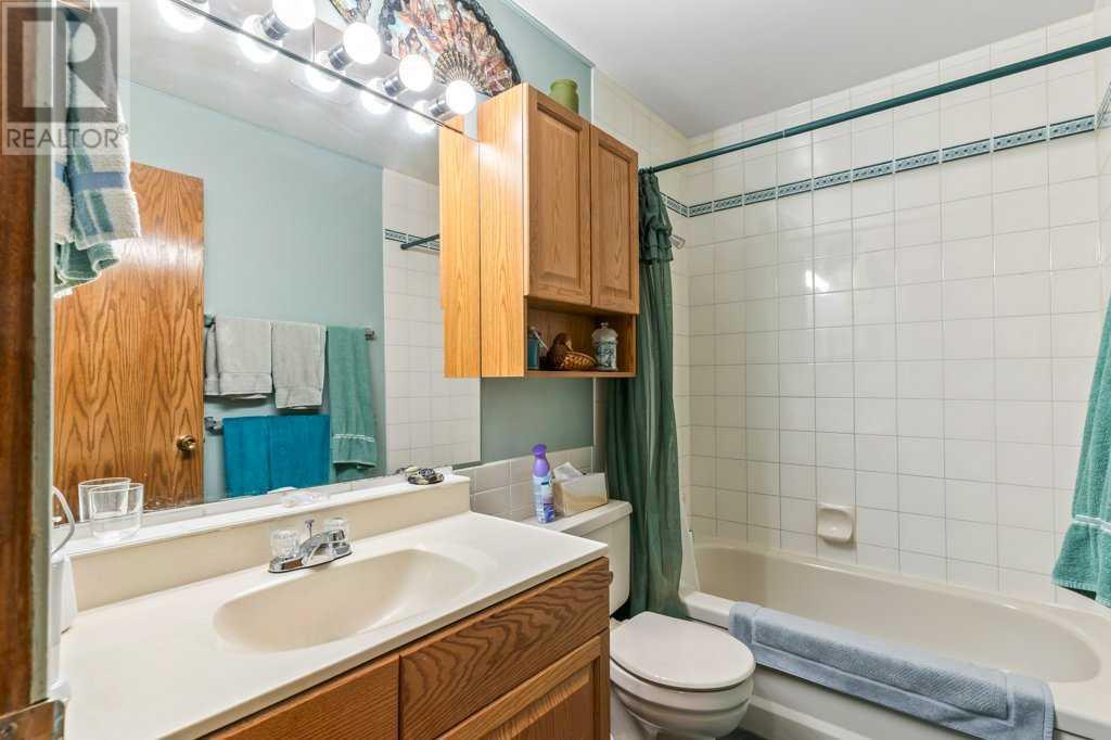 Single Family House Bungalow for Sale in  Hunterbow Crescent NW Huntington Hills Calgary 