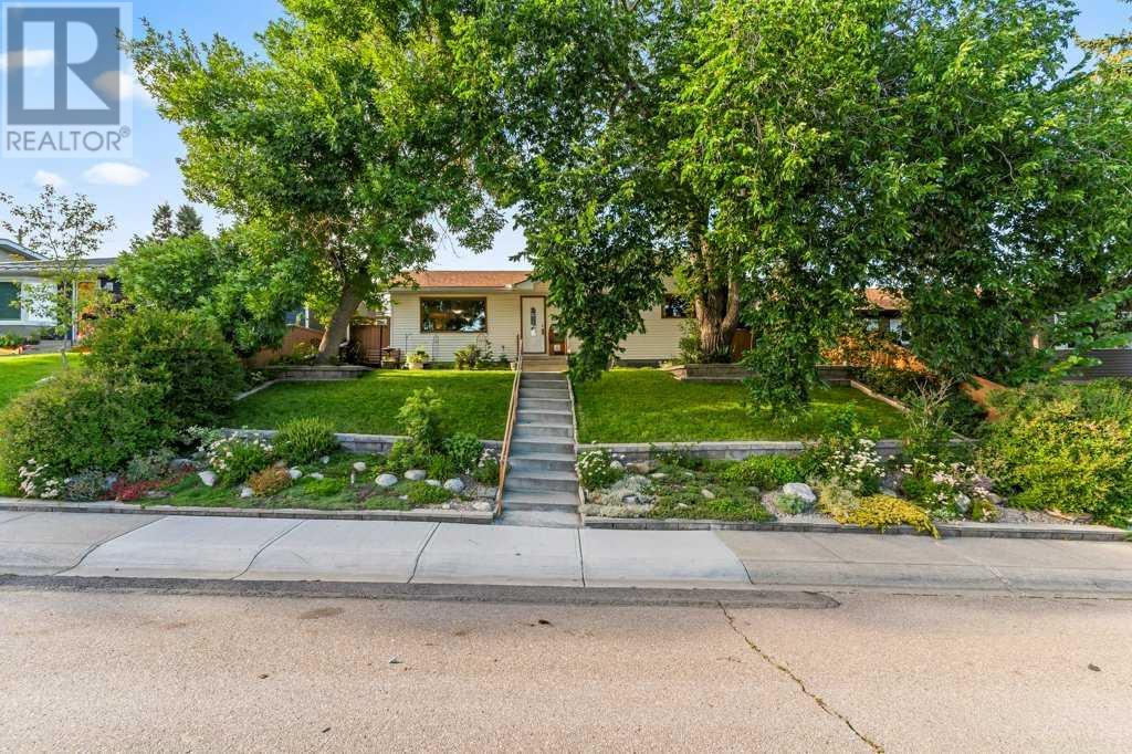 Single Family House Bungalow for Sale in  Hunterbow Crescent NW Huntington Hills Calgary 