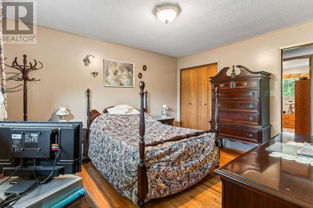 Single Family House Bungalow for Sale in  Hunterbow Crescent NW Huntington Hills Calgary 