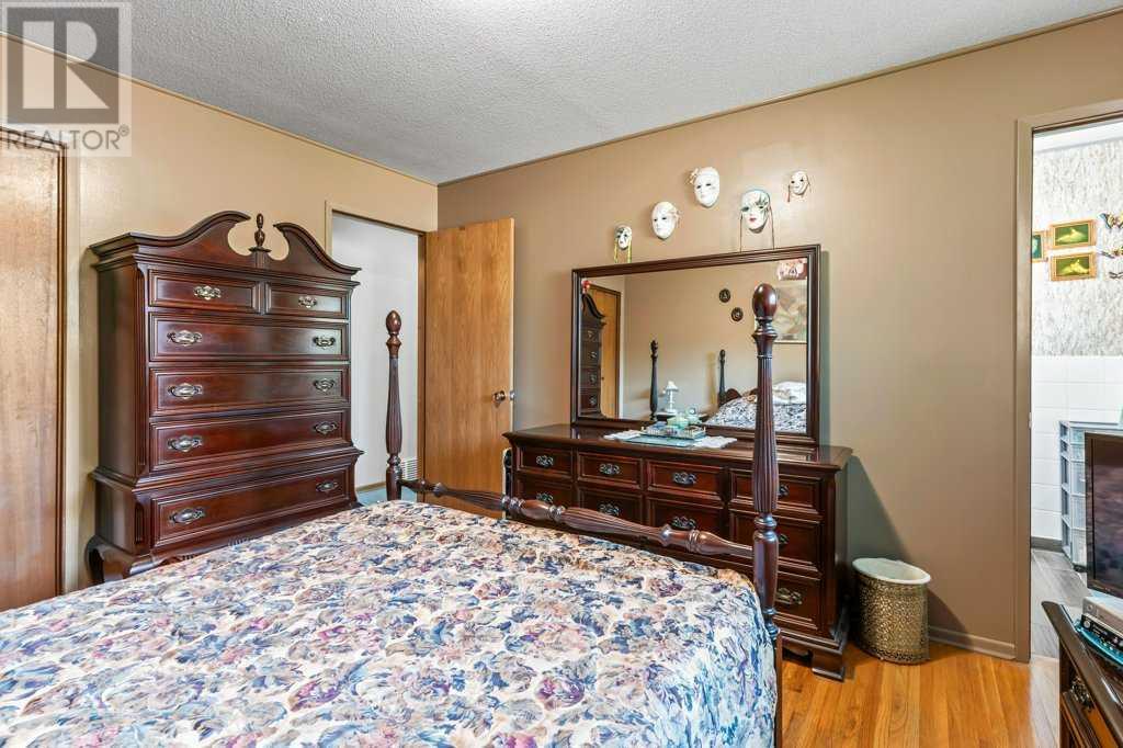 Single Family House Bungalow for Sale in  Hunterbow Crescent NW Huntington Hills Calgary 