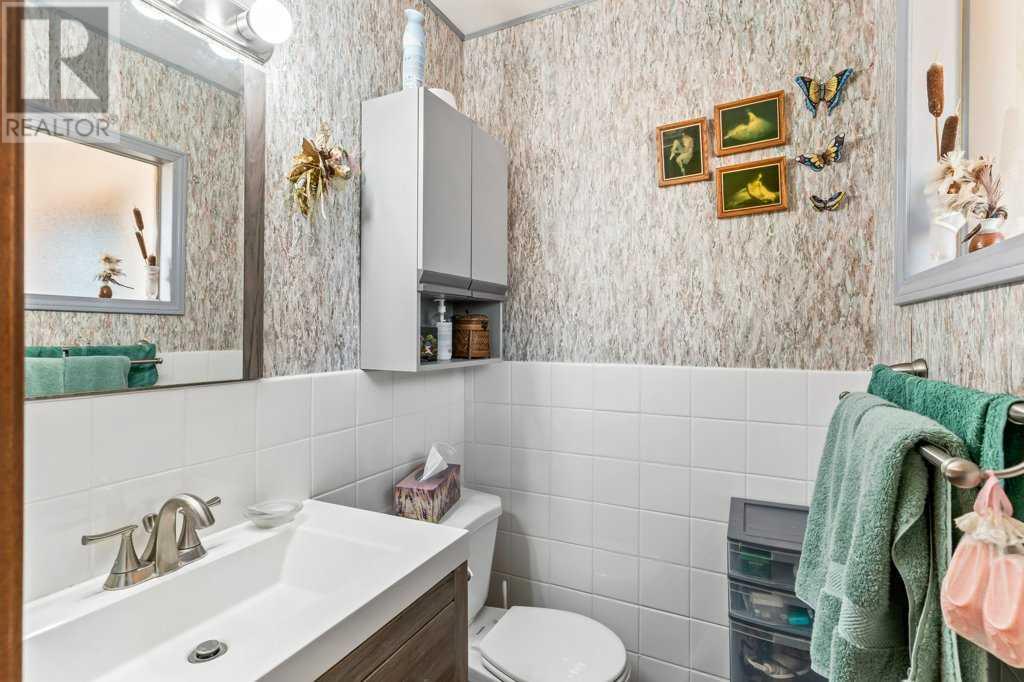 Single Family House Bungalow for Sale in  Hunterbow Crescent NW Huntington Hills Calgary 
