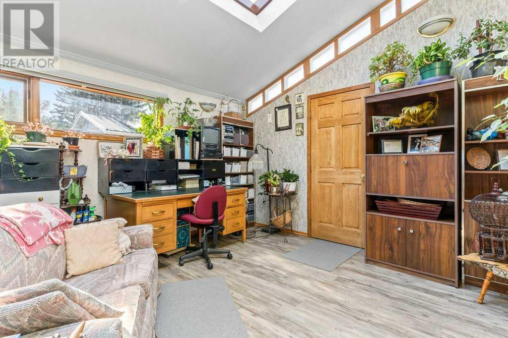 Single Family House Bungalow for Sale in  Hunterbow Crescent NW Huntington Hills Calgary 