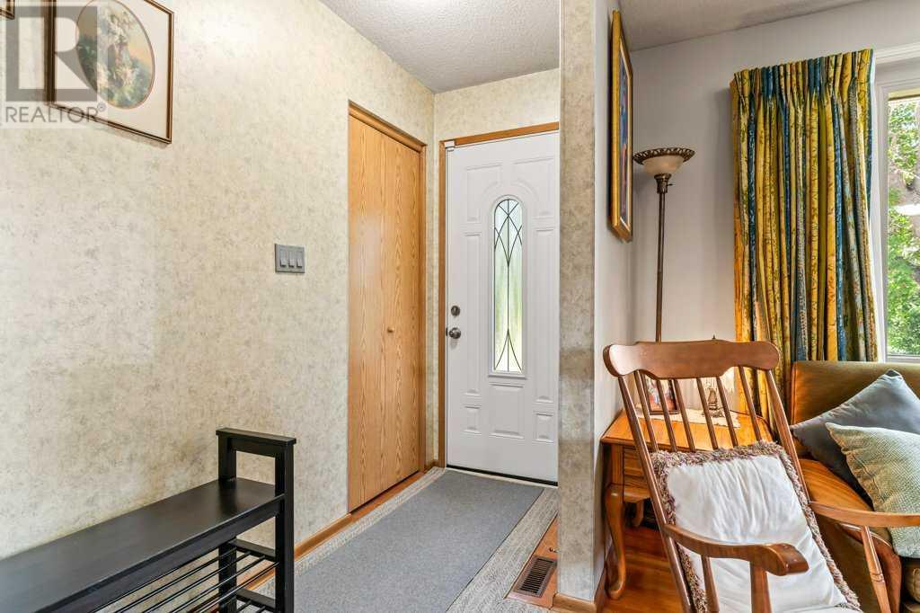 Single Family House Bungalow for Sale in  Hunterbow Crescent NW Huntington Hills Calgary 