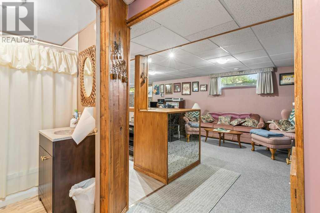 Single Family House Bungalow for Sale in  Hunterbow Crescent NW Huntington Hills Calgary 