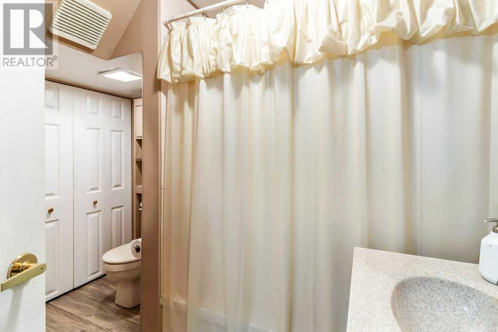 Single Family House Bungalow for Sale in  Hunterbow Crescent NW Huntington Hills Calgary 