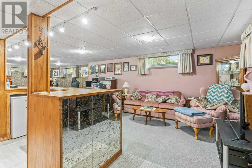 Single Family House Bungalow for Sale in  Hunterbow Crescent NW Huntington Hills Calgary 