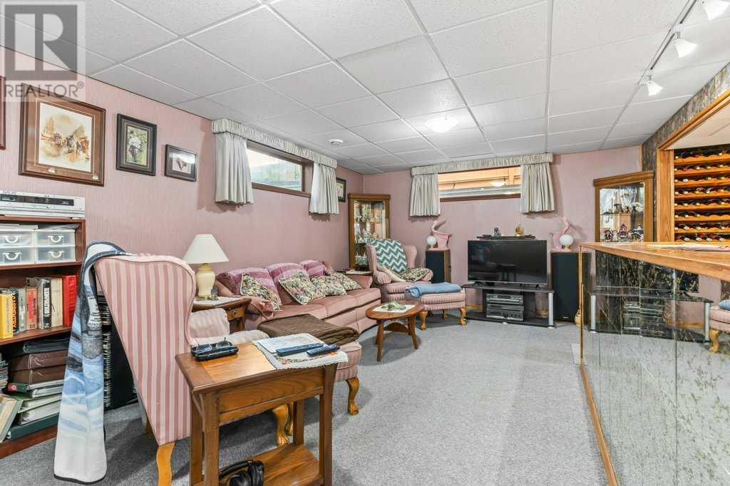 Single Family House Bungalow for Sale in  Hunterbow Crescent NW Huntington Hills Calgary 