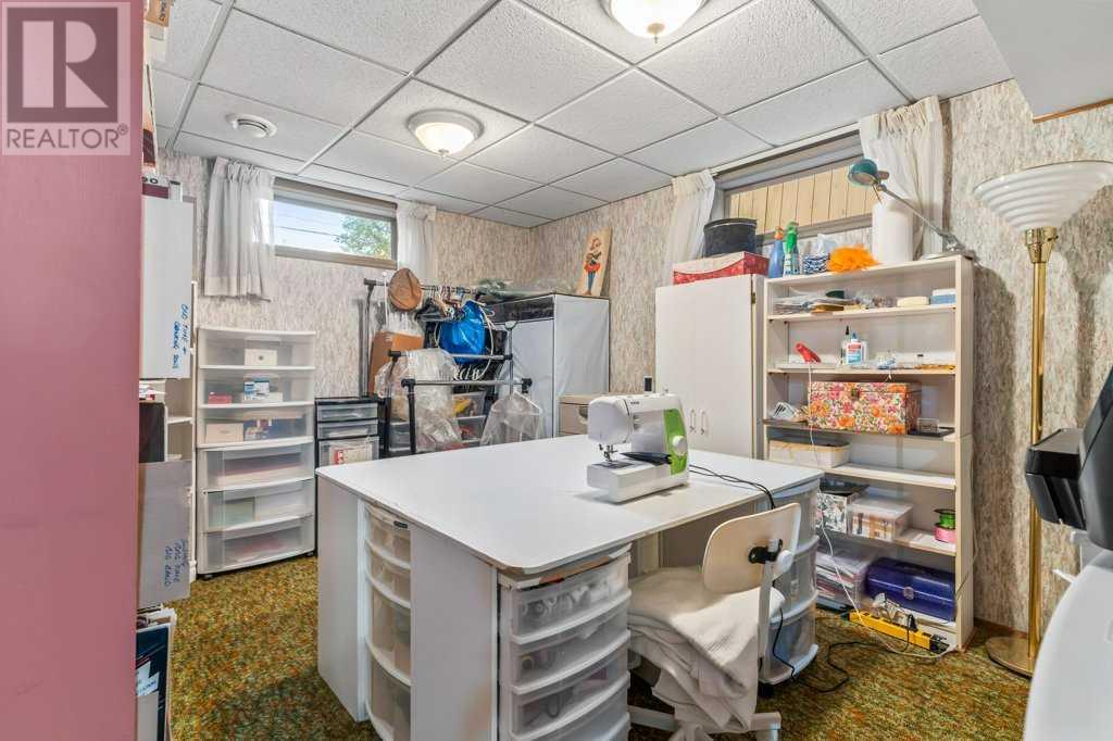 Single Family House Bungalow for Sale in  Hunterbow Crescent NW Huntington Hills Calgary 