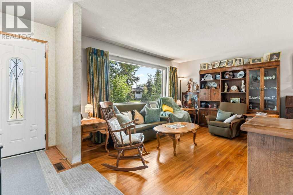 Single Family House Bungalow for Sale in  Hunterbow Crescent NW Huntington Hills Calgary 