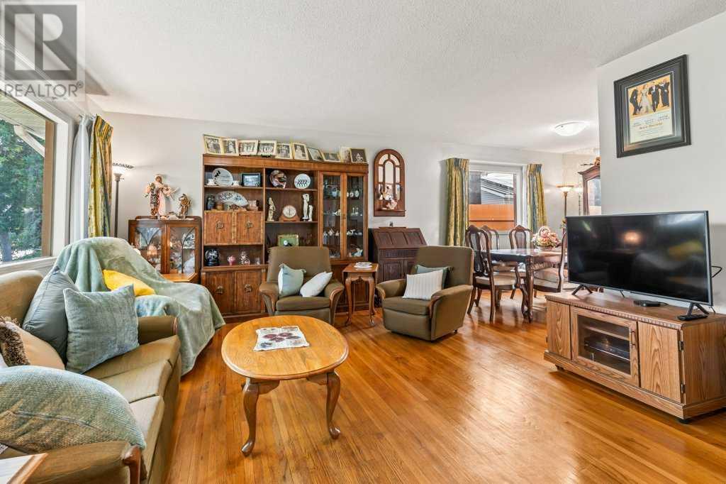 Single Family House Bungalow for Sale in  Hunterbow Crescent NW Huntington Hills Calgary 