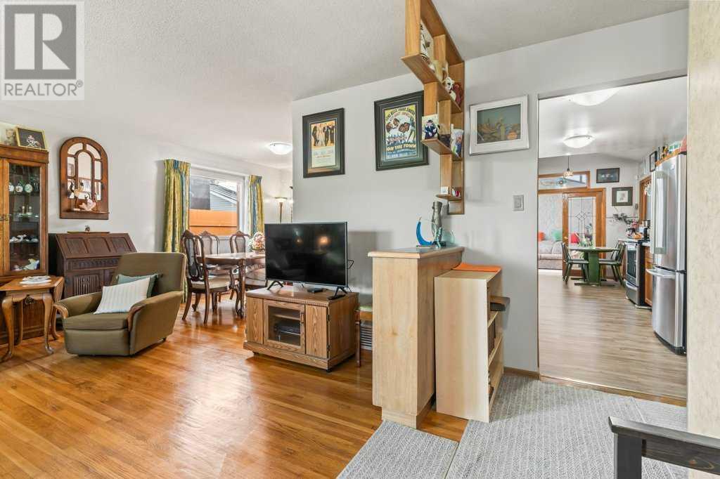Single Family House Bungalow for Sale in  Hunterbow Crescent NW Huntington Hills Calgary 