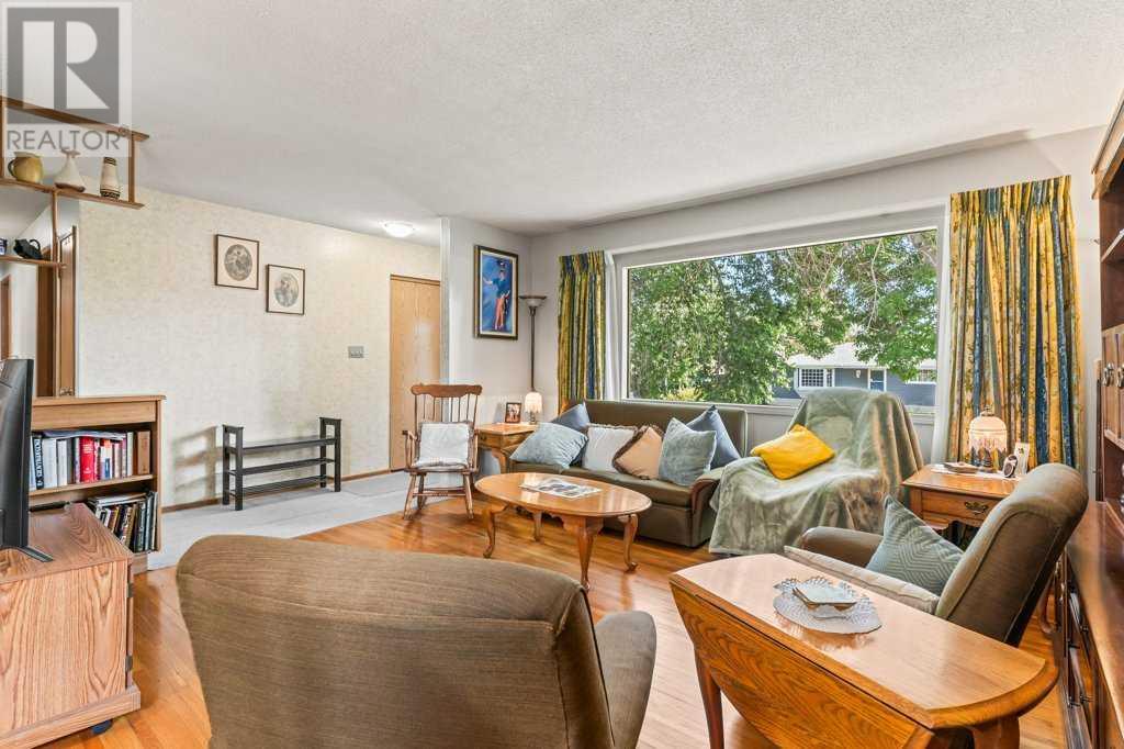 Single Family House Bungalow for Sale in  Hunterbow Crescent NW Huntington Hills Calgary 