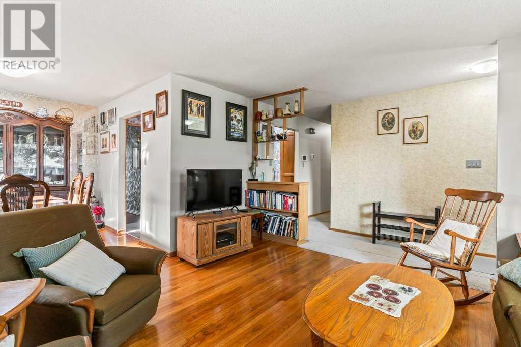 Single Family House Bungalow for Sale in  Hunterbow Crescent NW Huntington Hills Calgary 