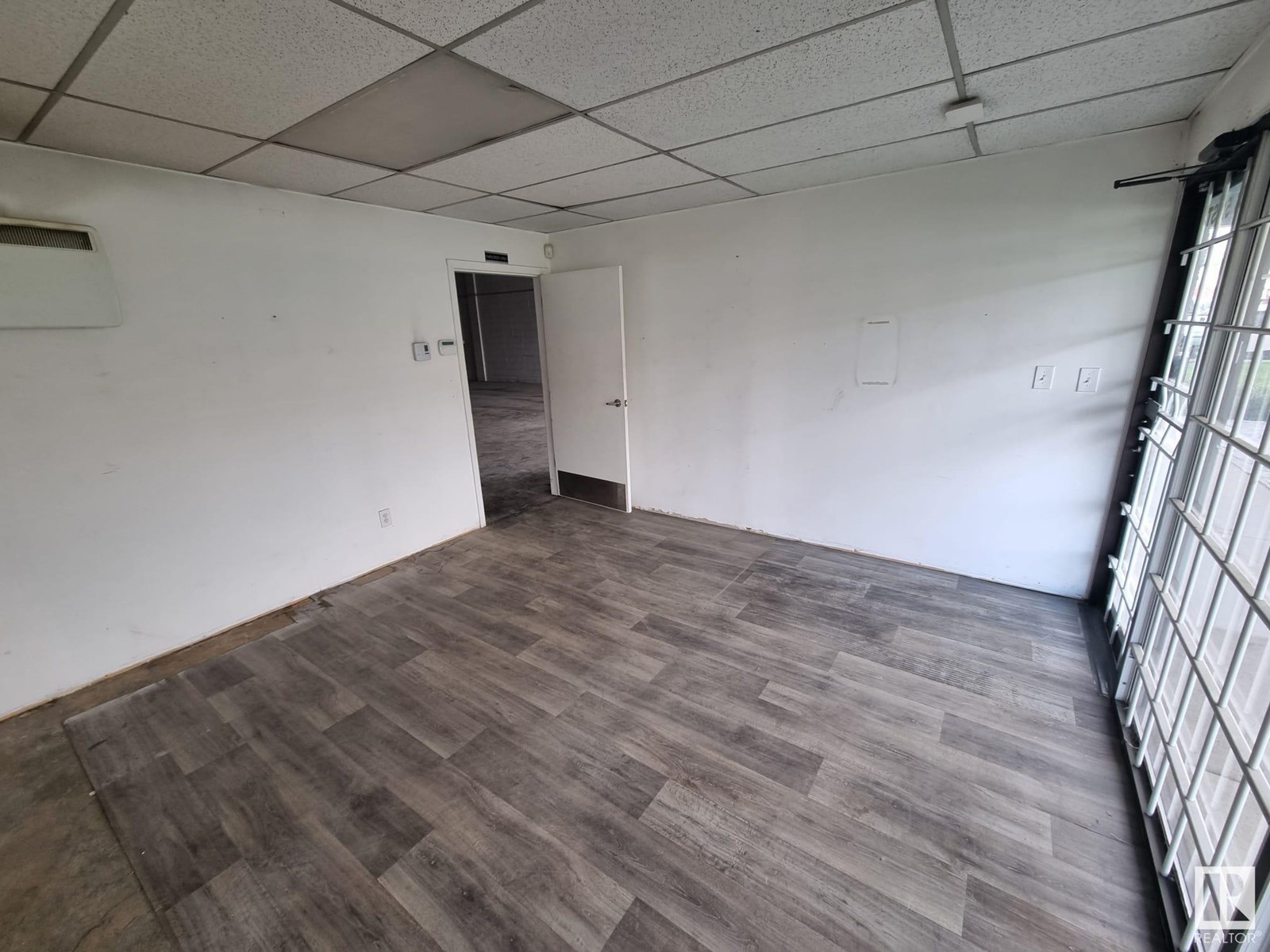 Photo 1 of 12849 52 St Nw, Edmonton AB
