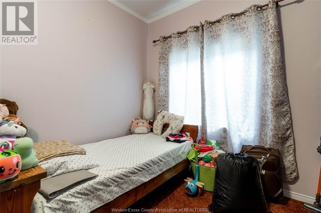 Photo 3 of 562 Dougall, Windsor ON