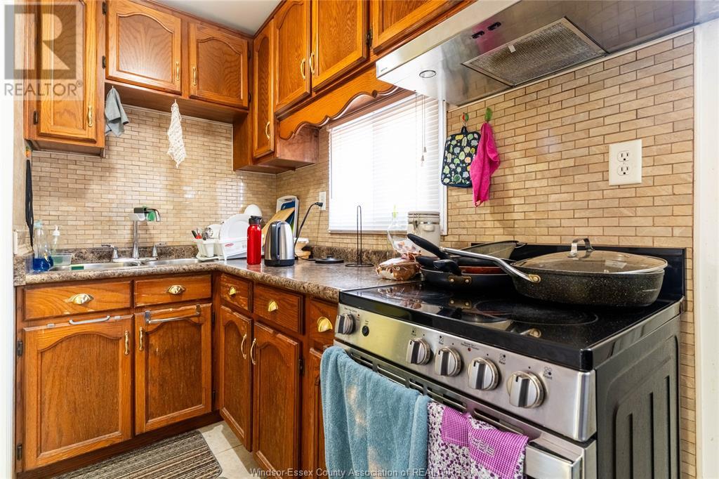 Photo 6 of 562 Dougall, Windsor ON