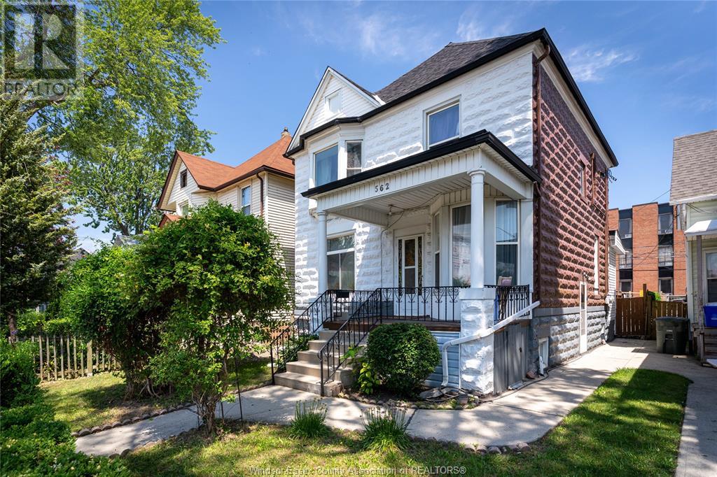 Photo 4 of 562 Dougall, Windsor ON