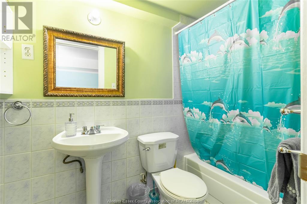 Photo 15 of 562 Dougall, Windsor ON