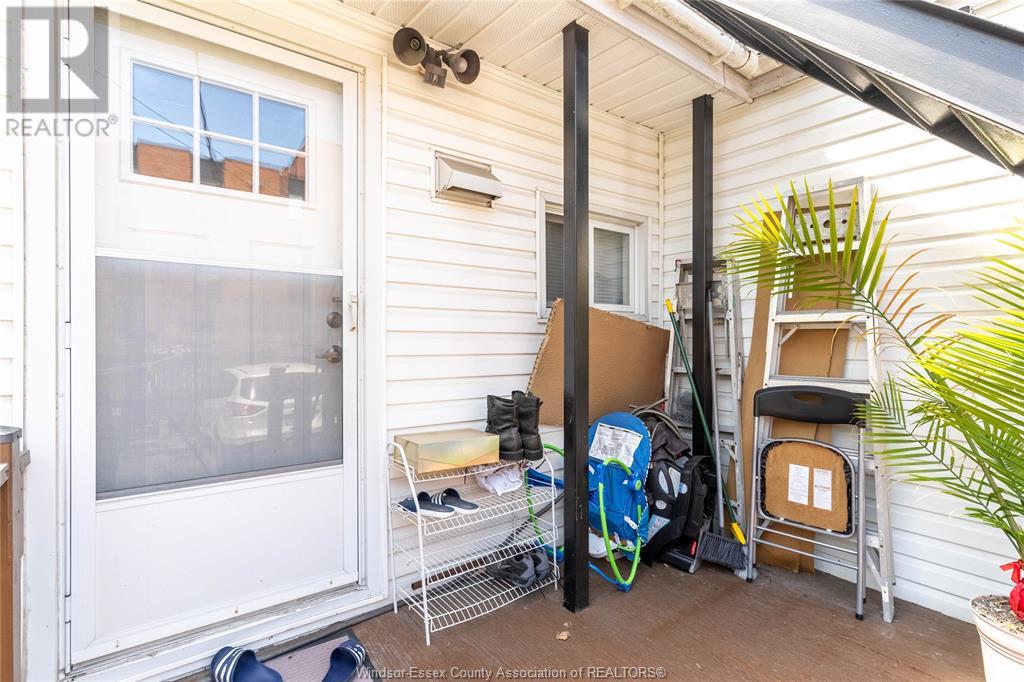 Photo 7 of 562 Dougall, Windsor ON