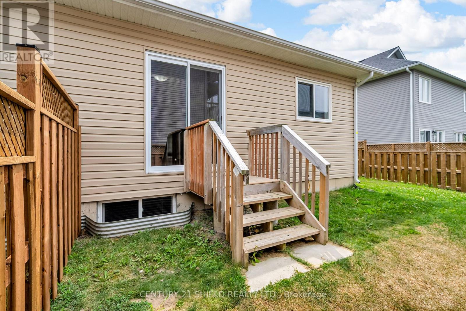 Photo 34 of 225 Third Street W, Cornwall ON