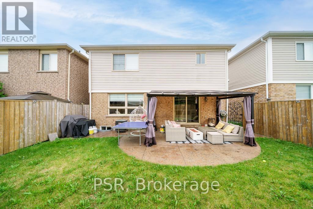 Photo 11 of 150 Voyager Pass, Hamilton ON
