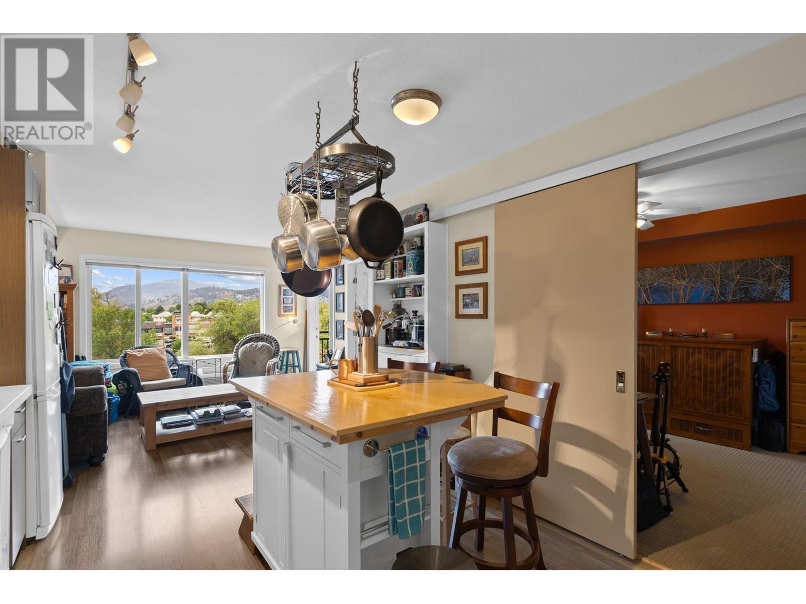 421 1550 Dickson Avenue, Kelowna