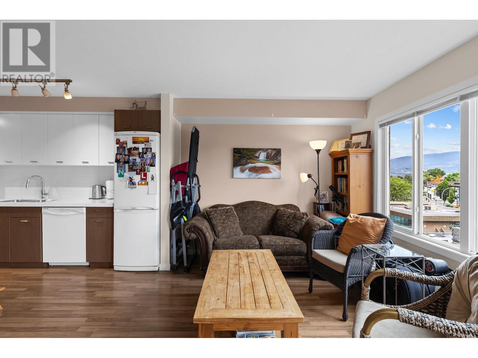 421 1550 Dickson Avenue, Kelowna
