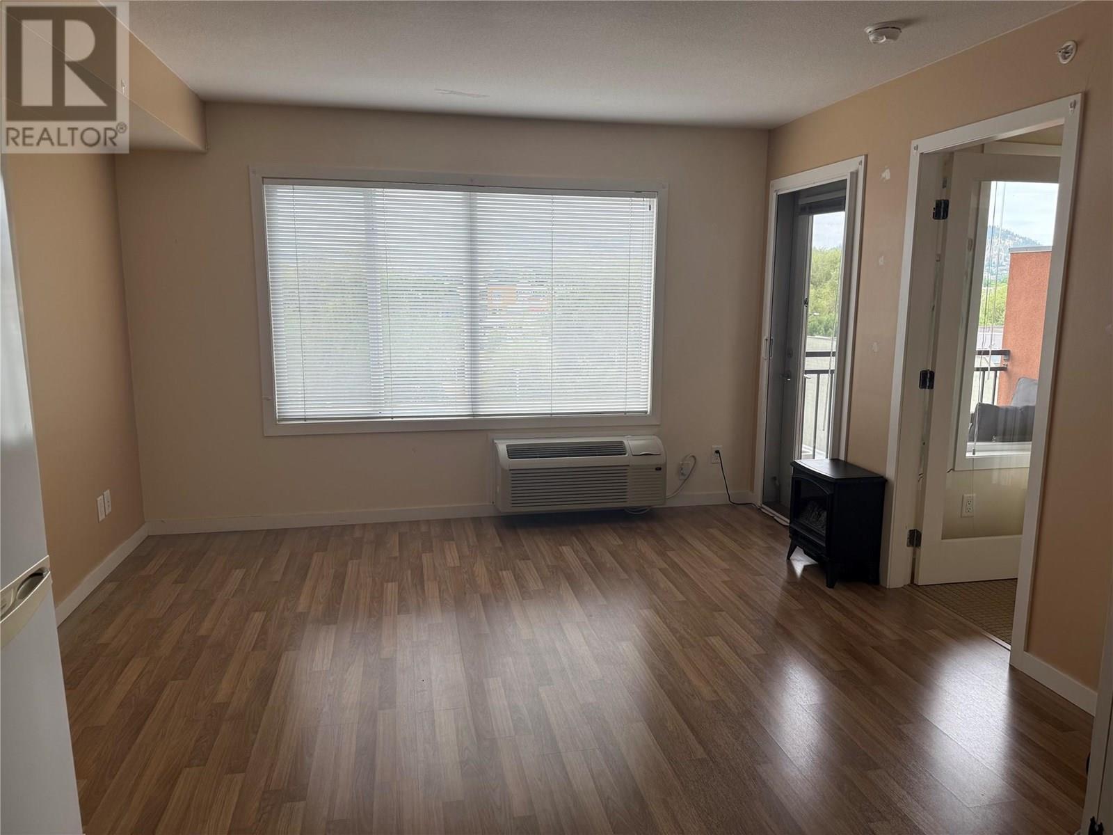 421 1550 Dickson Avenue, Kelowna
