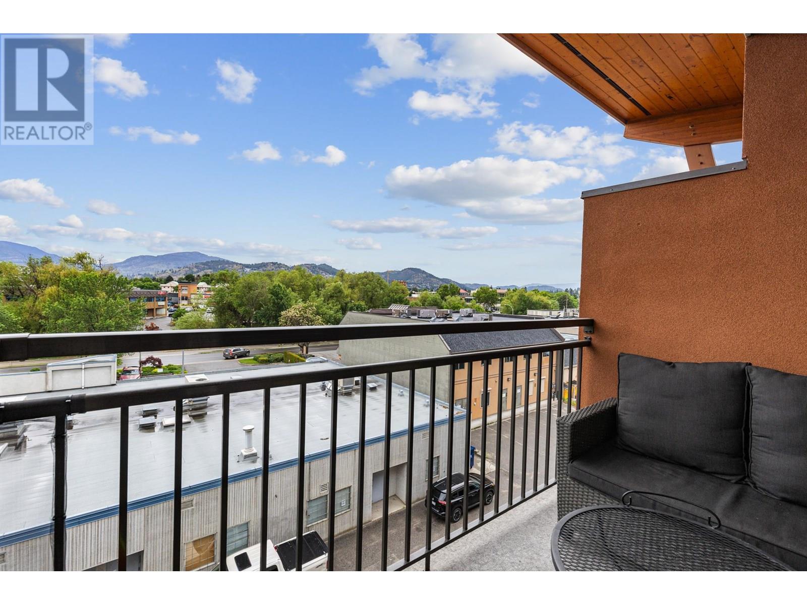421 1550 Dickson Avenue, Kelowna