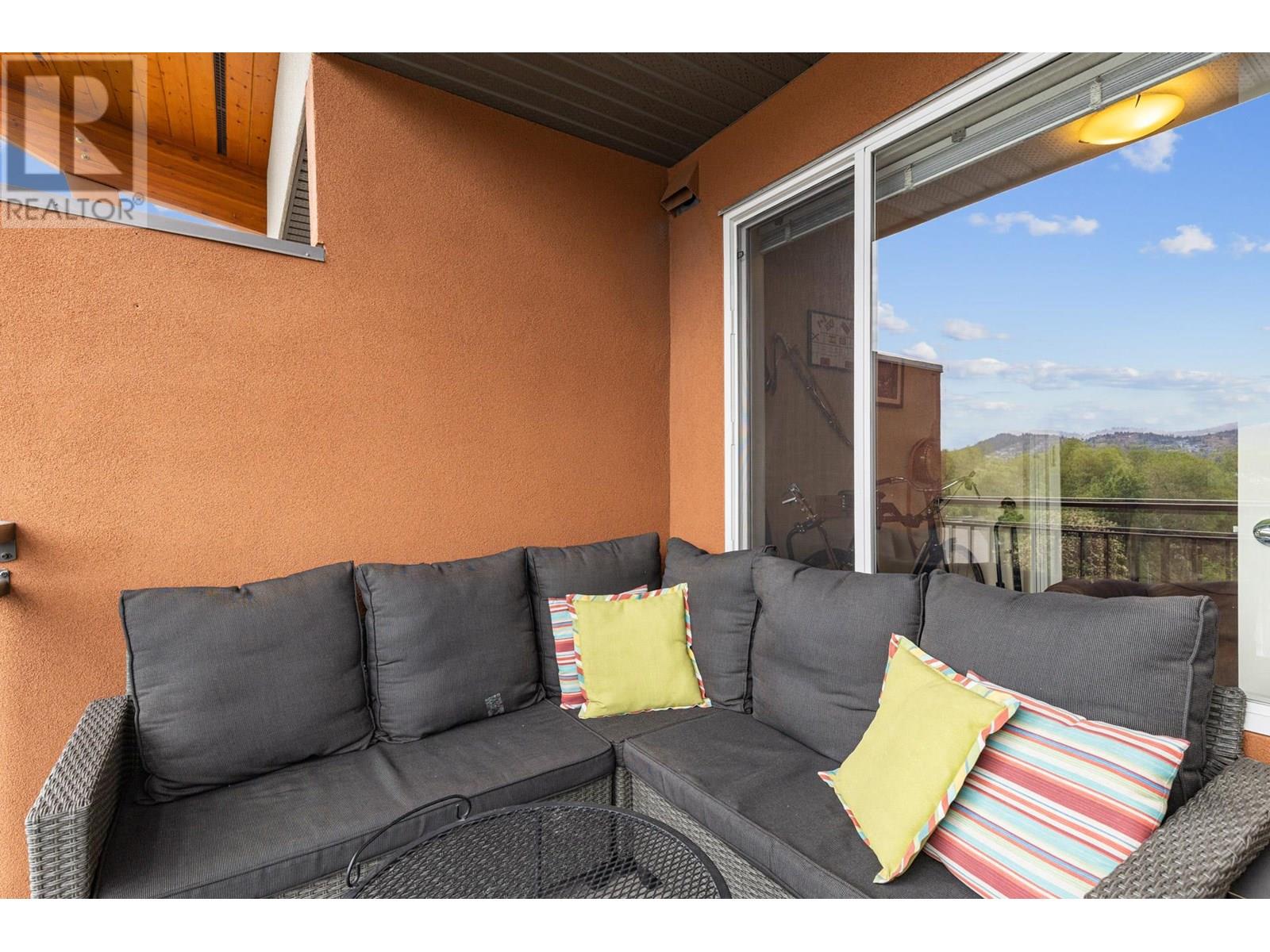 421 1550 Dickson Avenue, Kelowna