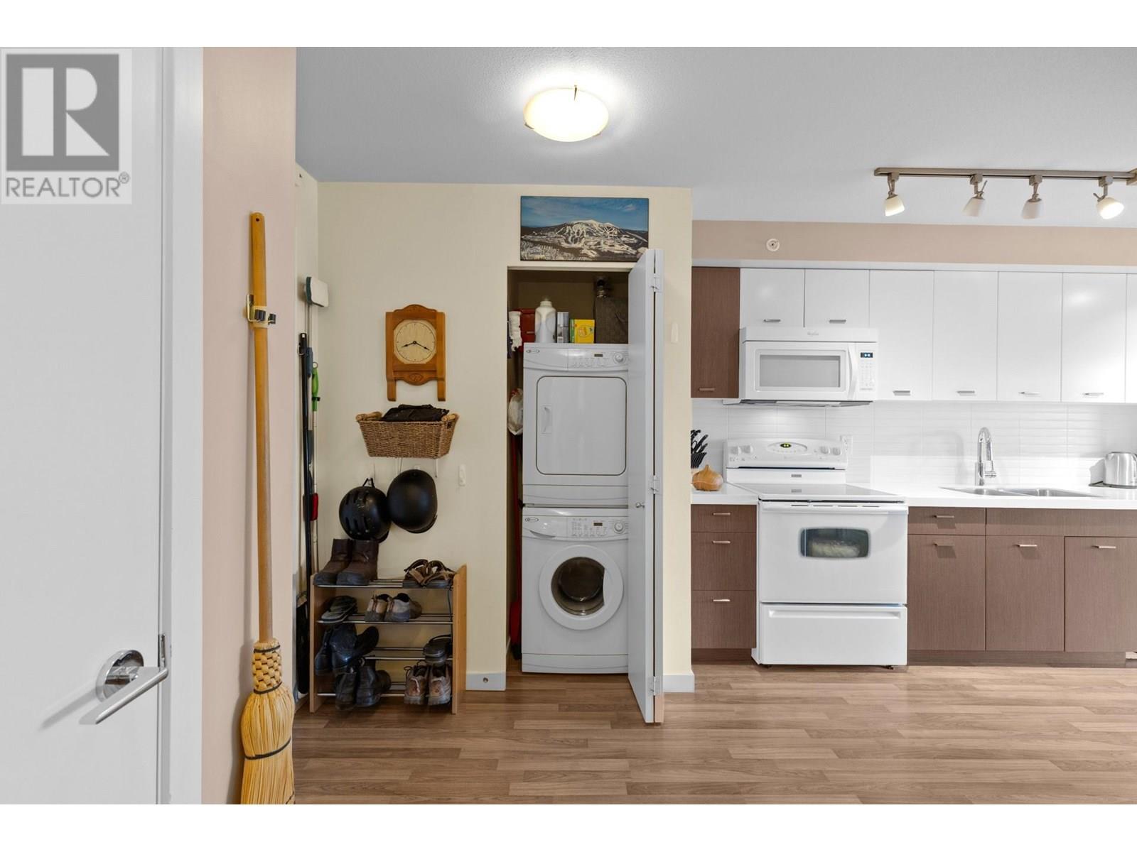 421 1550 Dickson Avenue, Kelowna