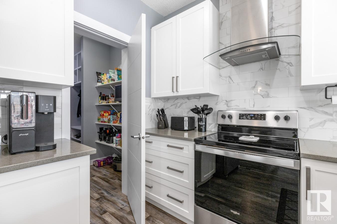 Photo 42 of 1009 Berg Pl, Leduc AB