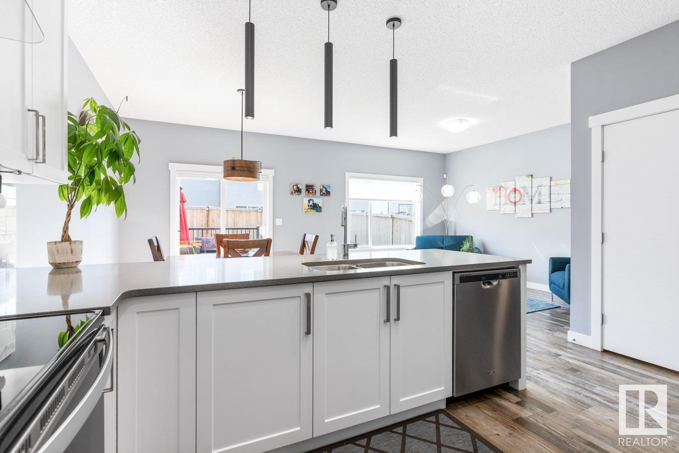 Photo 30 of 1009 Berg Pl, Leduc AB