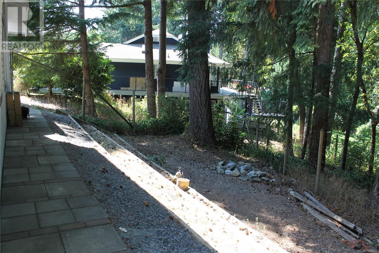 Photo 8 of 1227 Margaret Pl, Duncan BC