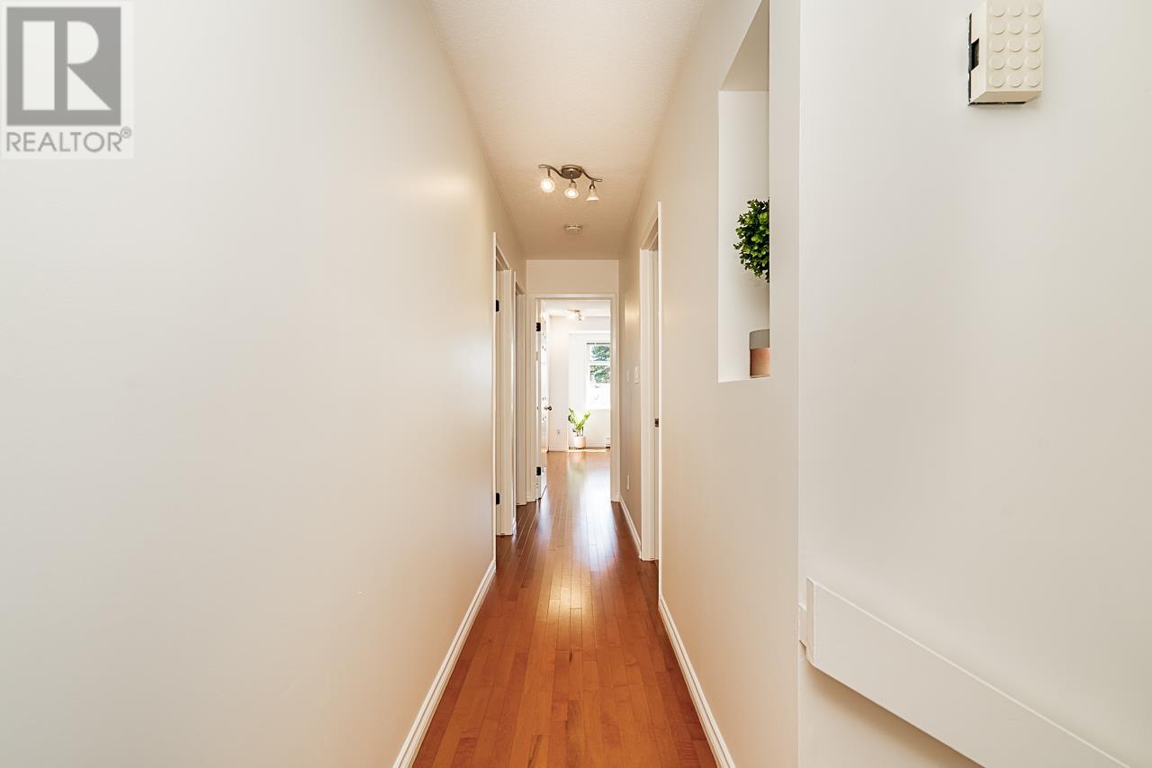 34 900 W 17TH STREET, North Vancouver