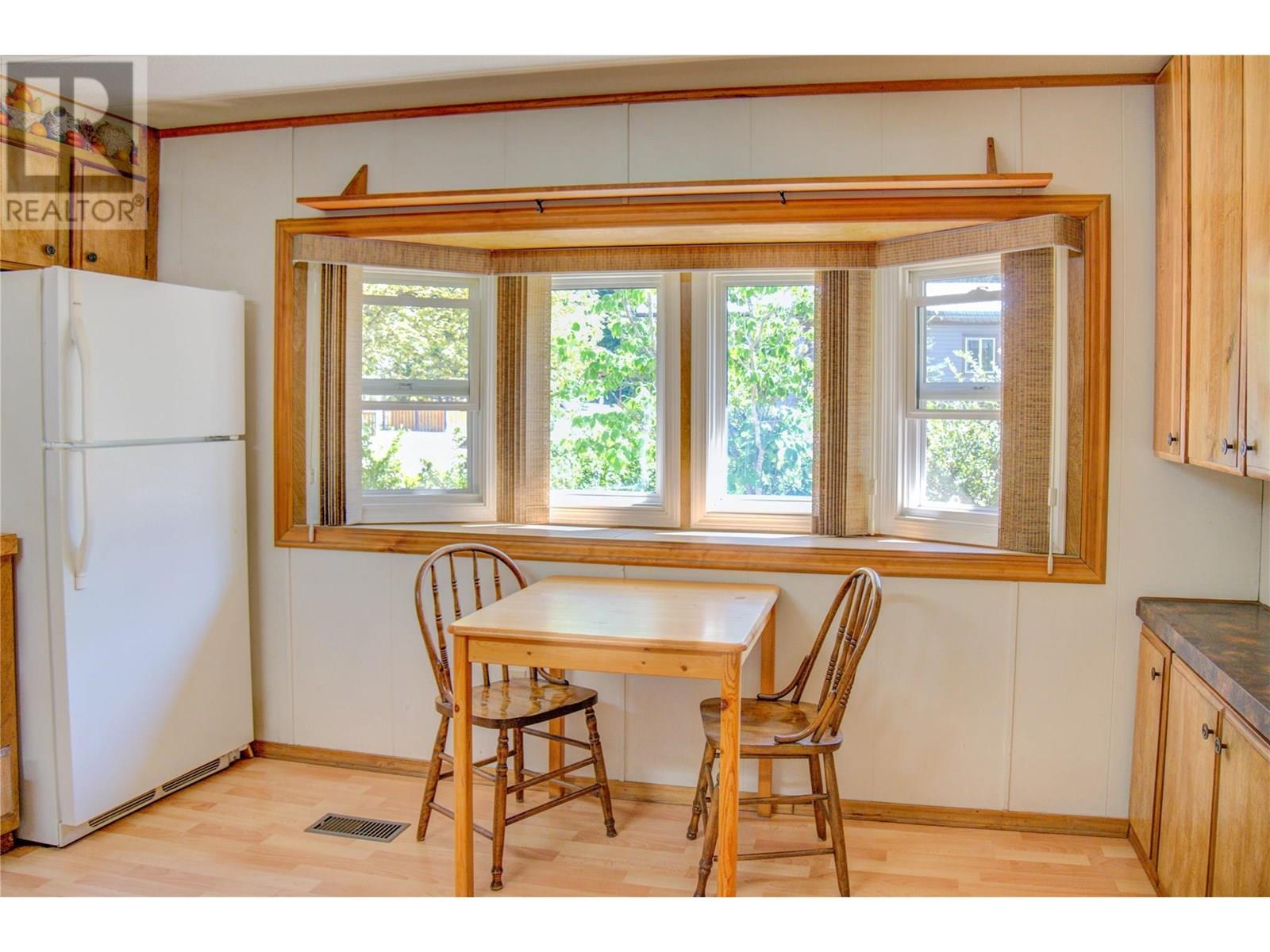 Photo 4 of 5191 69 Avenue Ne, Canoe BC