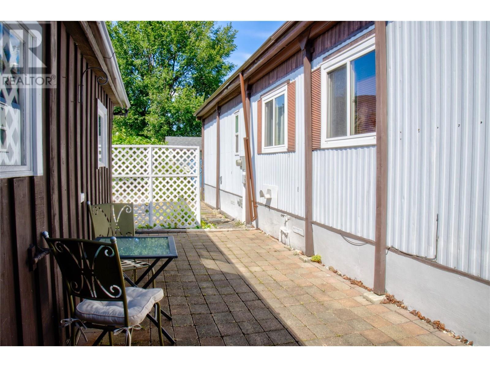 Photo 9 of 5191 69 Avenue Ne, Canoe BC