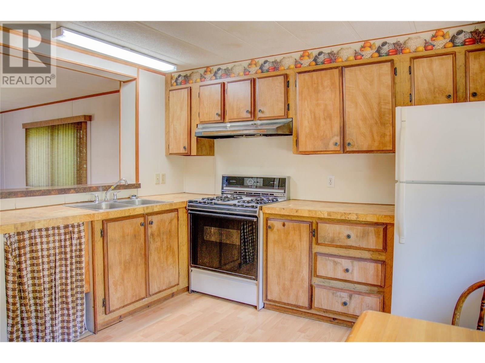 Photo 14 of 5191 69 Avenue Ne, Canoe BC