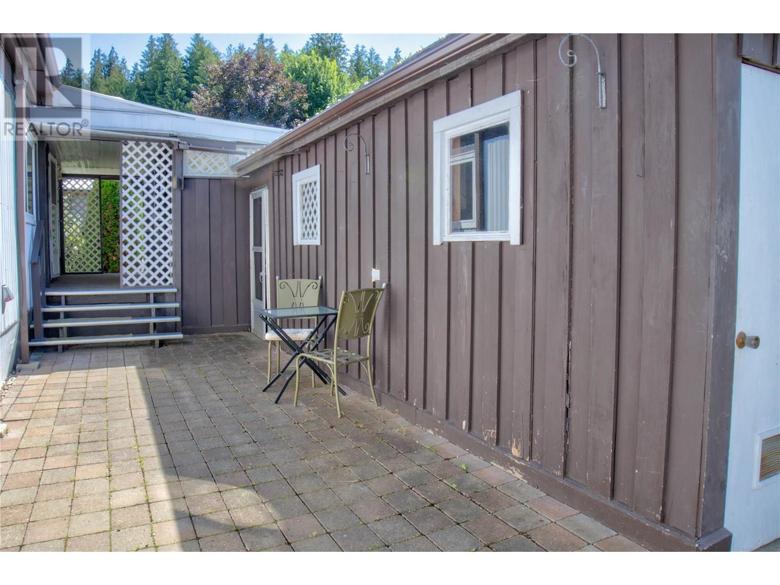Photo 5 of 5191 69 Avenue Ne, Canoe BC