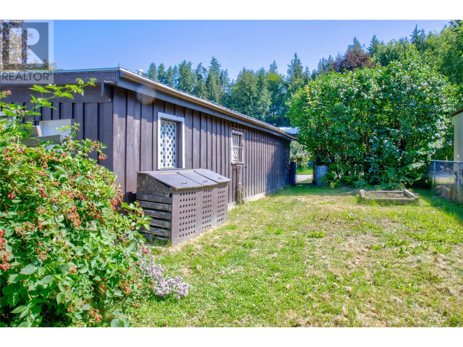 Photo 21 of 5191 69 Avenue Ne, Canoe BC