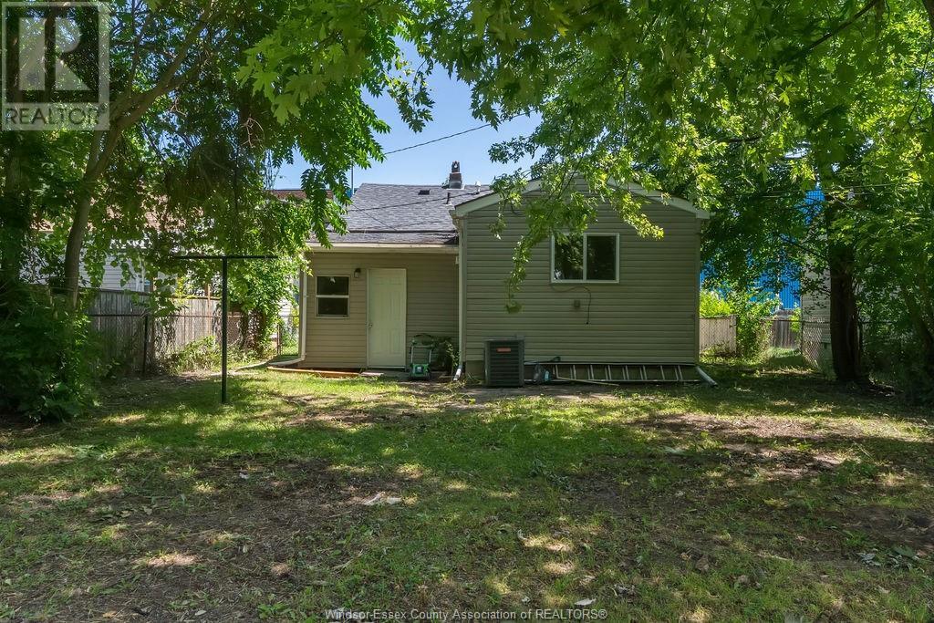 Photo 20 of 823 Mcdougall Avenue, Windsor ON