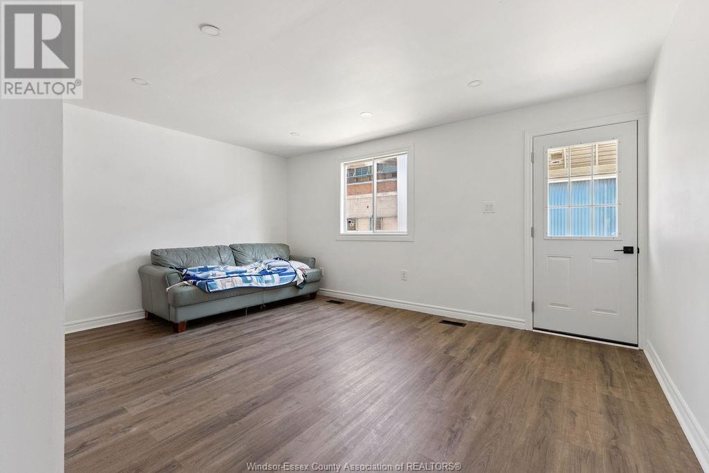 Photo 3 of 823 Mcdougall Avenue, Windsor ON