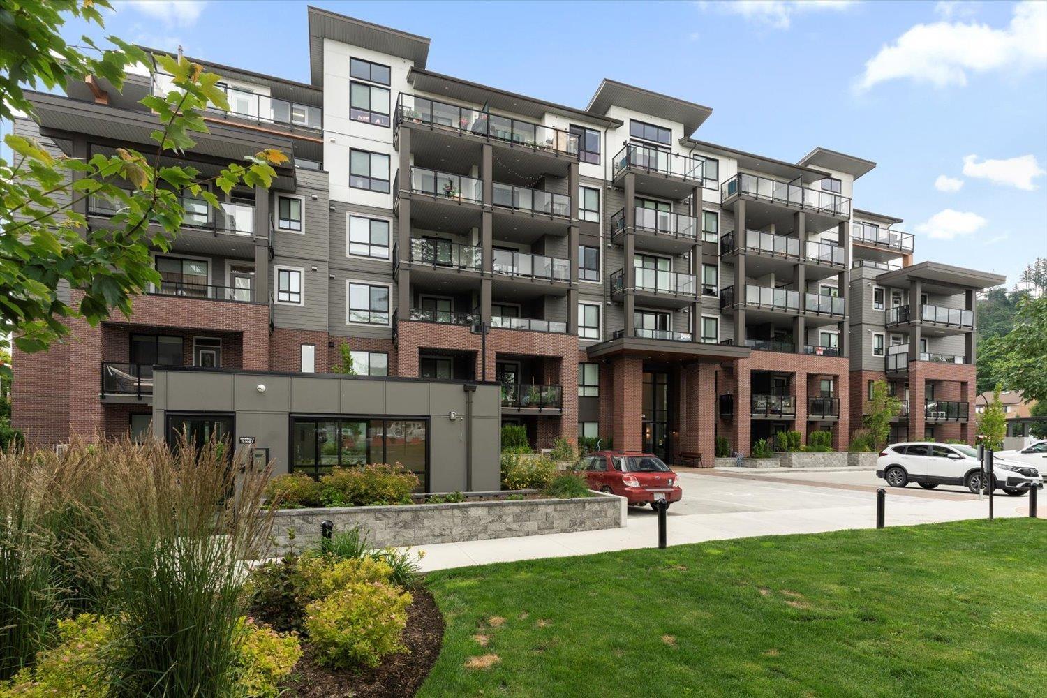Photo 5 of 308 45511 Campus Drive Garrison Crossing, Chilliwack BC
