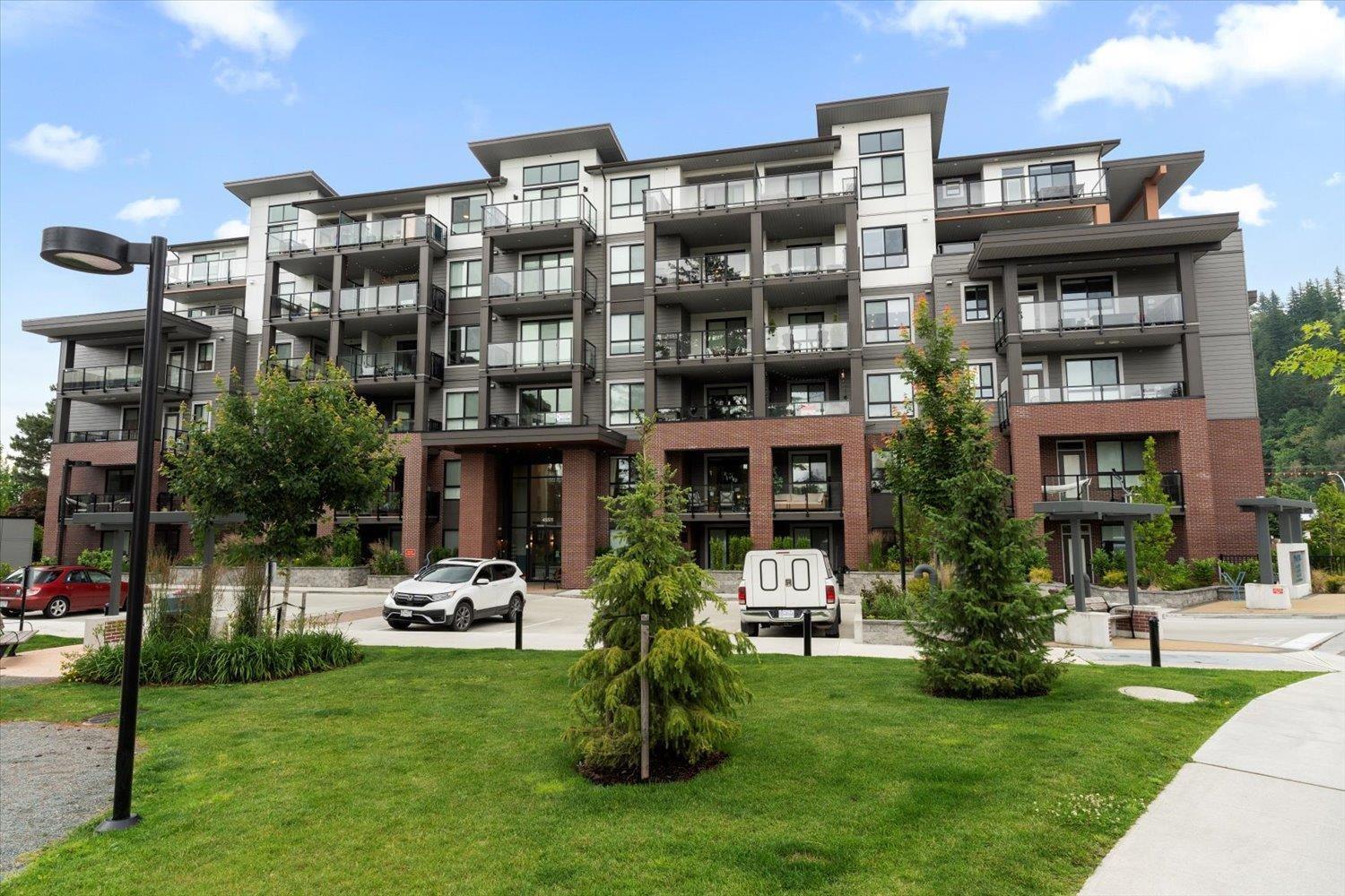 Photo 2 of 308 45511 Campus Drive Garrison Crossing, Chilliwack BC