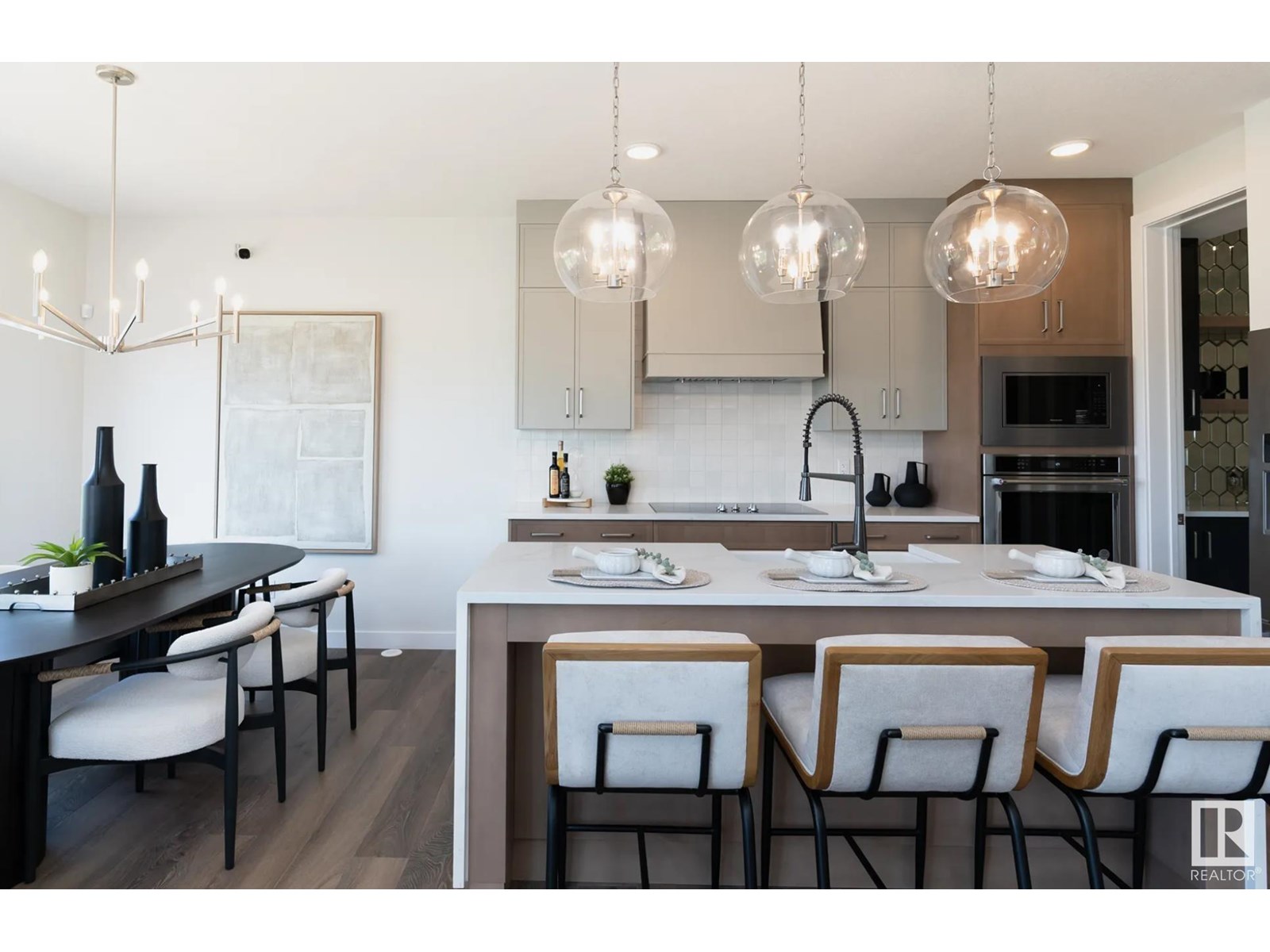 Photo 9 of 1524 11 Av Nw, Edmonton AB