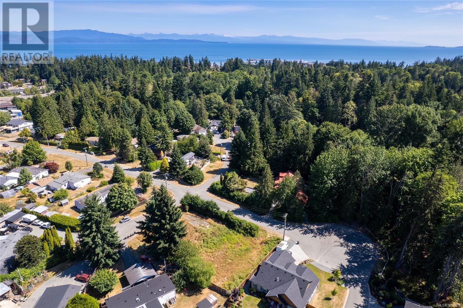 Photo 3 of 1574 River Cres, French Creek BC