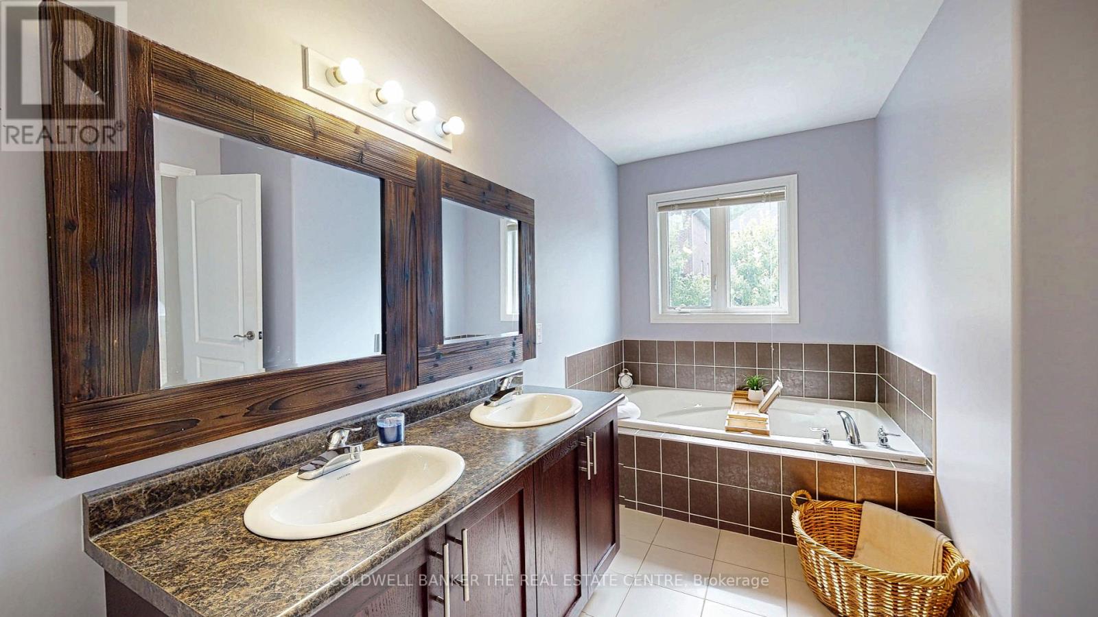 Photo 1 of 3086 Emperor Drive, Orillia ON