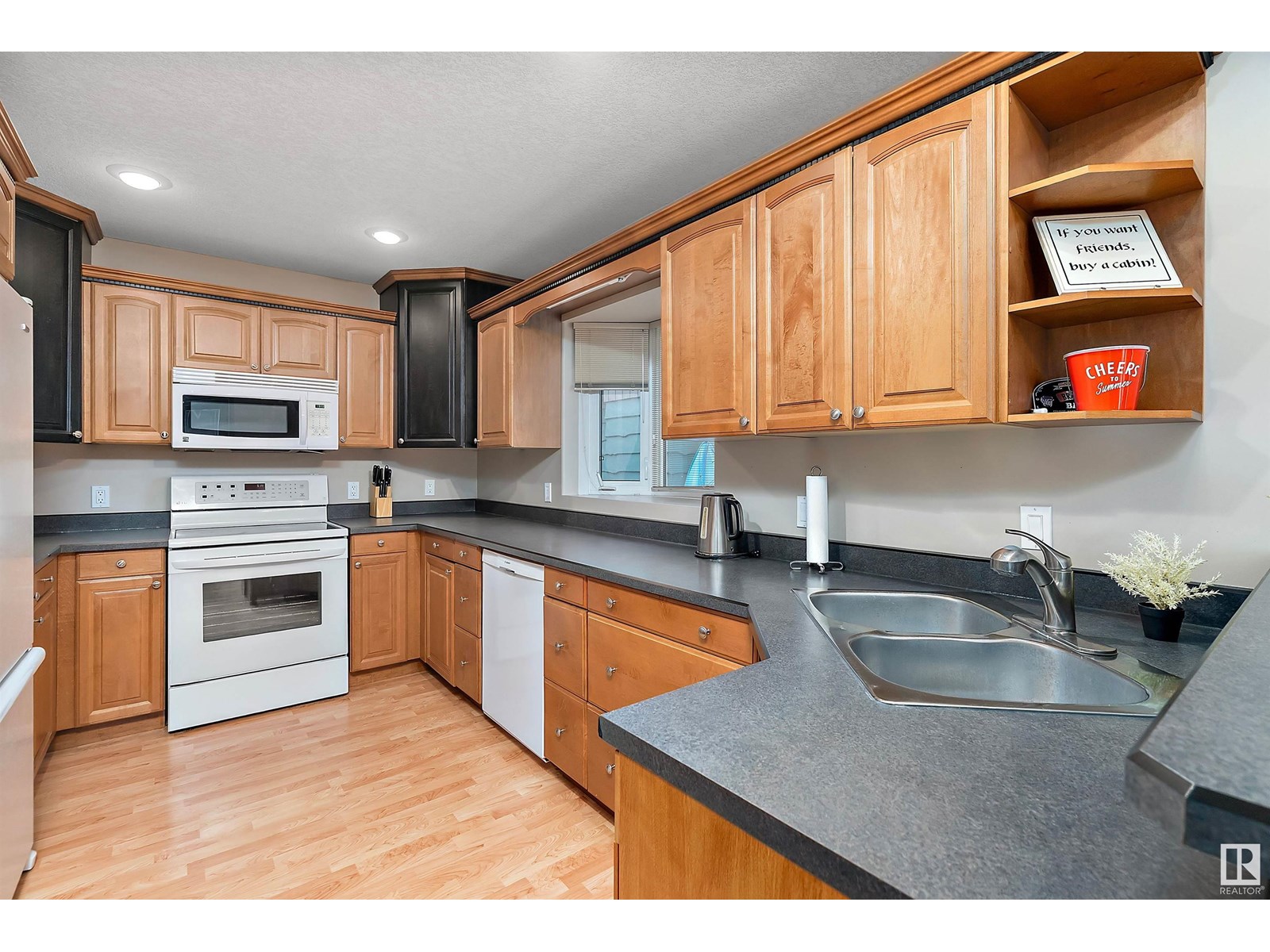 Photo 15 of 513 2nd Av, Rural Wetaskiwin County AB